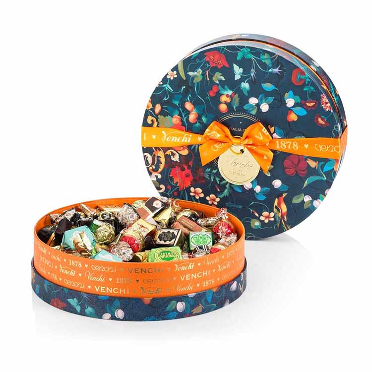 confezione di scatola di cioccolatini con coperchio